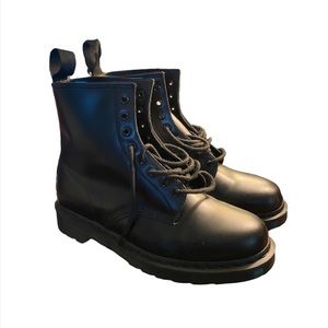 NWOT dr. Martens boots